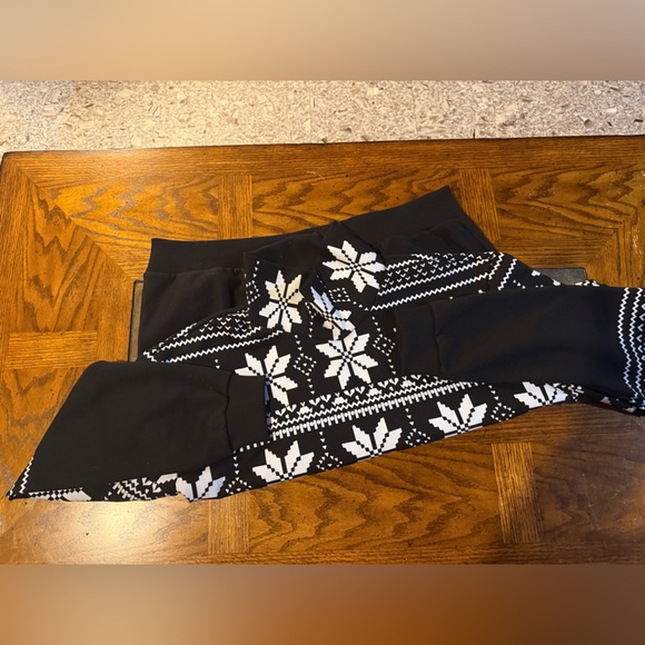 Snowflake Turtleneck Sweatshirt Plus - Picture 11 of 12